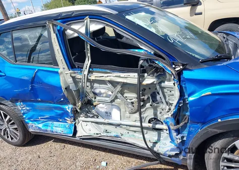 2021 Nissan Kicks Sv Xtronic Cvt z USA, uszkodzony, nr VIN 3N1CP5CV2ML541107